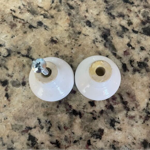 24 Rustic Farmhouse Vintage Wildflower White Round Porcelain Knobs- Set of 24 - Picture 9 of 9